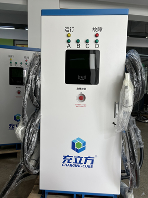 IP55 160KW Stasiun Pengisian DC EV Terintegrasi Dengan Empat Senapan Disesuaikan