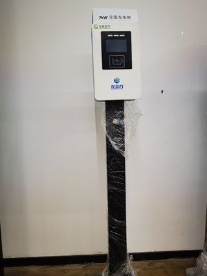 Harga yang bagus 7KW Kolom Biru Dan Putih / Tipe Lantai Senapan Tunggal Kendaraan Listrik AC Pengisian Tumpukan on line