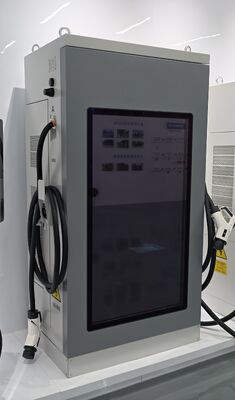 120kW DC EV Charger 55-inci LCD Iklan Layar Dual CCS1 CCS2 CHAdeMO GB/T untuk Layanan Jalan Raya