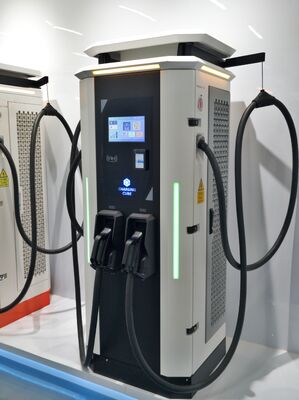 60kW DC EV Charger CCS1 CCS2 CHAdeMO GB/T 200-1000V OCPP 1.6J IP54 Stasiun Pengisian Cepat
