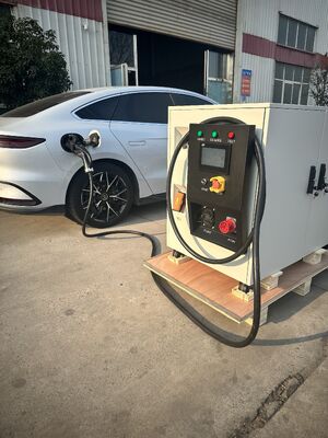 Harga yang bagus Pengisi Daya EV Seluler 60kW 76kWh Stasiun Pengisian Cepat DC Penyimpanan Energi Portabel Berpendingin Cairan On line