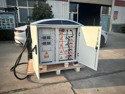 Harga yang bagus Pengisi Daya EV DC Penyimpanan Energi Seluler 60kW 65kWh Berpendingin Cair 150A Kabel 7m CCS1 CCS2 CHAdeMO GBT On line
