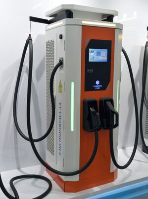 Harga yang bagus Pengisi Daya EV DC Senapan Ganda 180kW CCS1 CCS2 CHAdeMO GB/T OCPP 1.6J 200-1000V IP54 Berdiri di Lantai On line